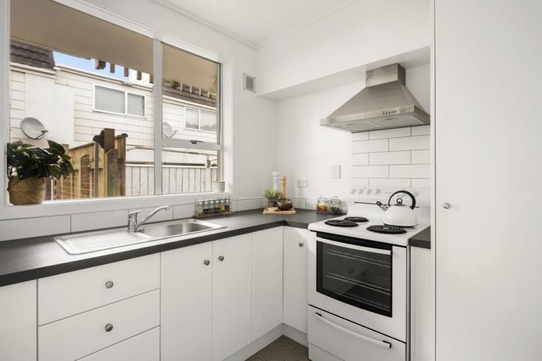 Photo of property in 4/72 Freyberg Street, Lyall Bay, Wellington, 6022