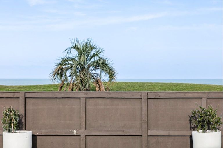Photo of property in 22 Moana Road, Okitu, Gisborne, 4010