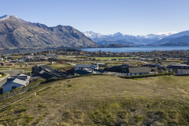 Photo of property in 10 Mataraki Place, Wanaka, 9305