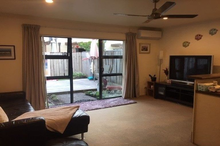 Photo of property in 7/17 Harbour View Road, Te Atatu Peninsula, Auckland, 0610