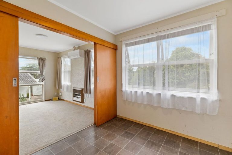 Photo of property in 5 Sunvue Road, Glen Eden, Auckland, 0602