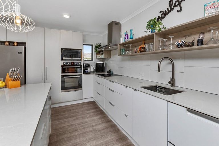 Photo of property in 1 Ishtar Place, One Tree Point, 0118