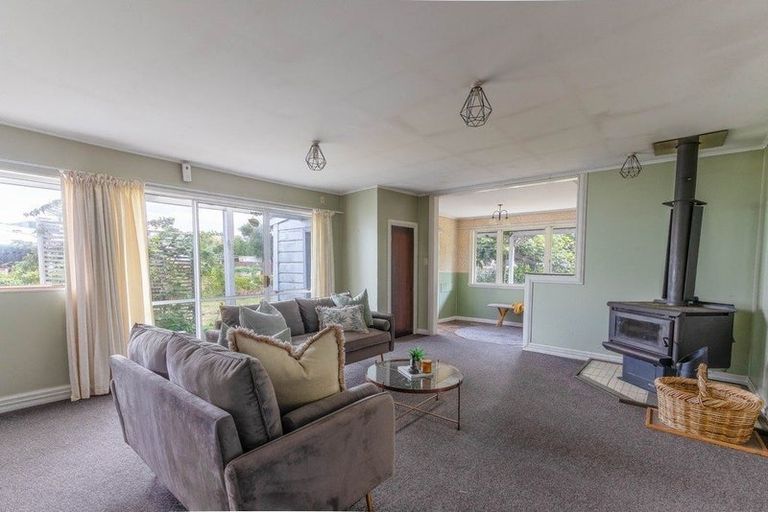 Photo of property in 16 Toia Street, Marton, 4710