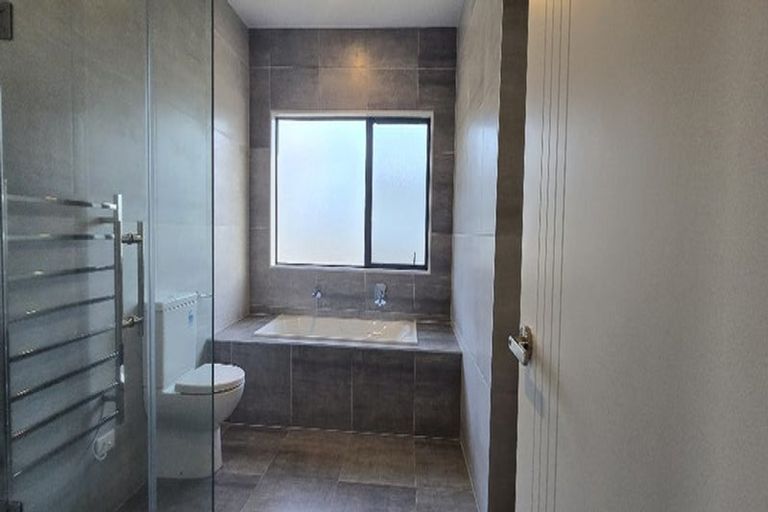 Photo of property in 13 Johns Creek Crescent, Silverdale, 0932