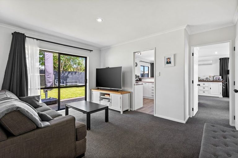 Photo of property in 6 Lothian Brae, Wattle Downs, Auckland, 2103