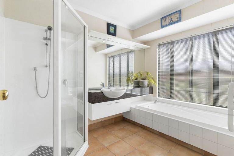 Photo of property in 12 Moy Place, East Tamaki Heights, Auckland, 2016