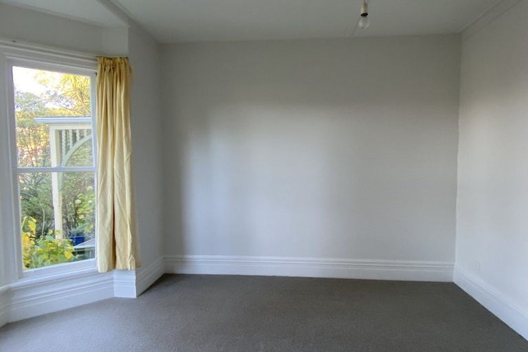 Photo of property in 98 Rolleston Street, Mount Cook, Wellington, 6021