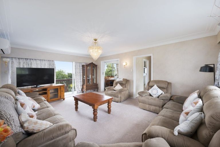 Photo of property in 8 Fowey Avenue, Te Atatu South, Auckland, 0610