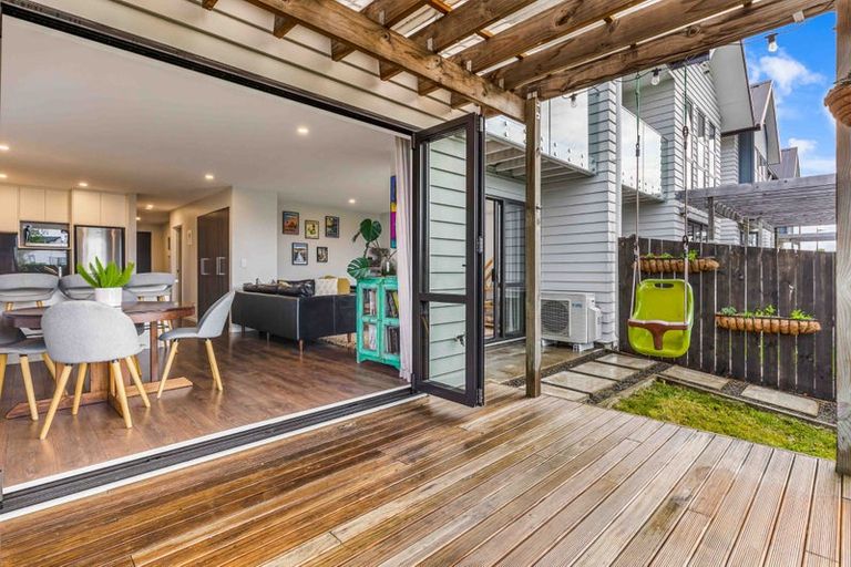 Photo of property in 17 Irving Place, Hobsonville, Auckland, 0616