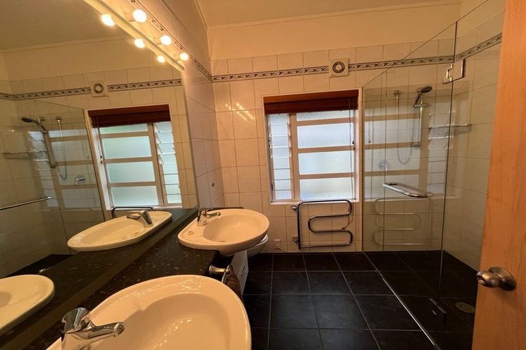 Photo of property in 2/58 Clovelly Road, Bucklands Beach, Auckland, 2012