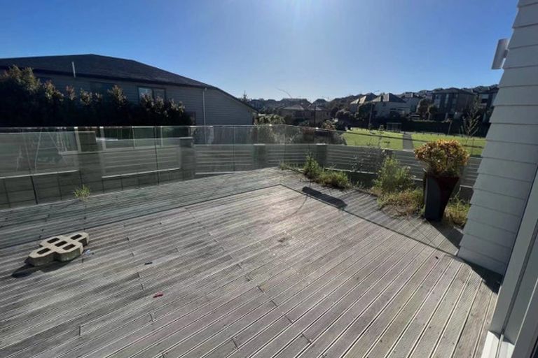 Photo of property in 1 Allegro Way, Oteha, Auckland, 0632