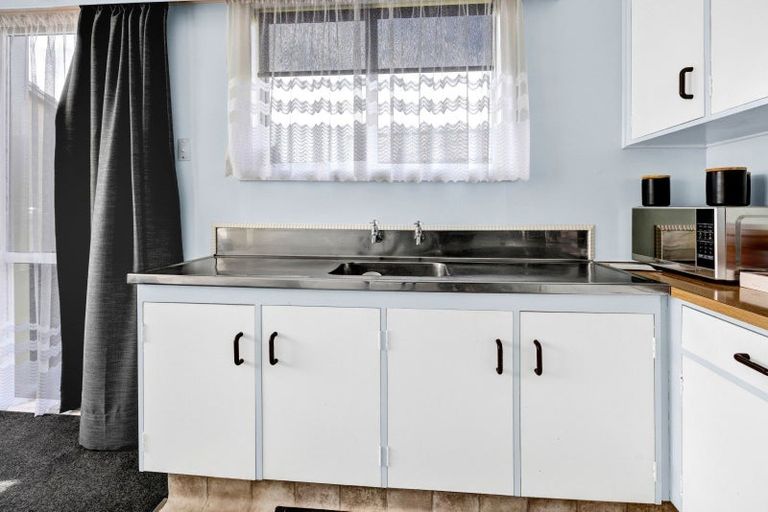 Photo of property in 2/84 Miranda Street, Stratford, 4332