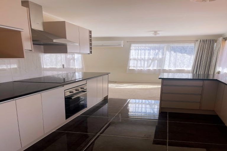 Photo of property in 7 Tamahere Drive, Glenfield, Auckland, 0629