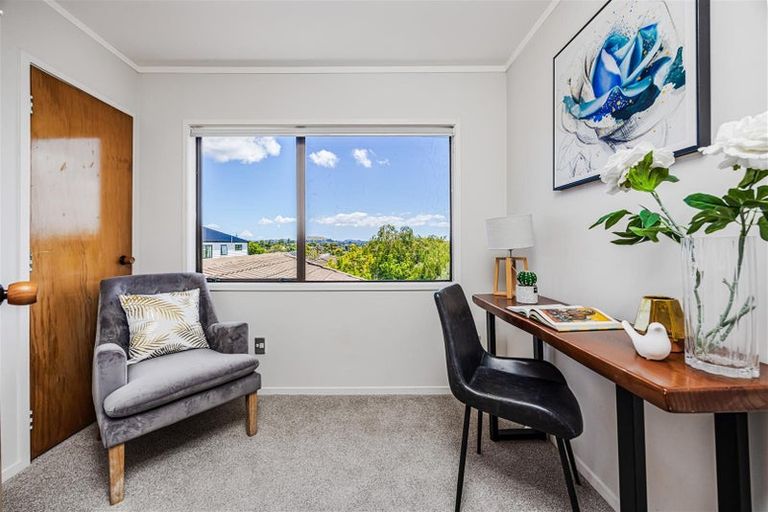 Photo of property in 6 Majesty Place, Half Moon Bay, Auckland, 2012