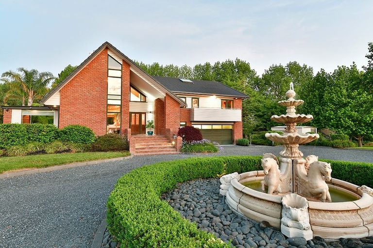 Photo of property in 155 Taupaki Road, Taupaki, Henderson, 0782