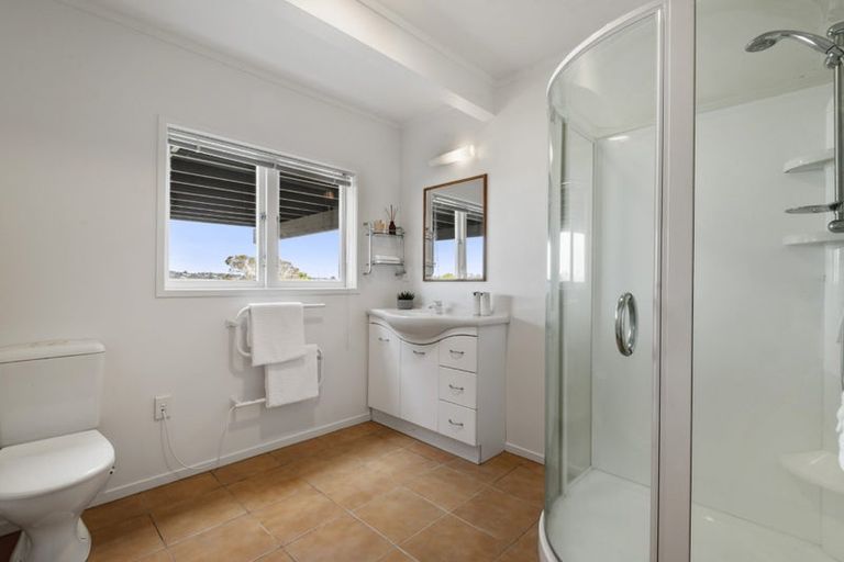 Photo of property in 27 Valley View Road, Glenfield, Auckland, 0629