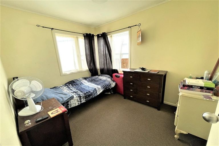 Photo of property in 3 Mackenzie Street, Te Atatu South, Auckland, 0610