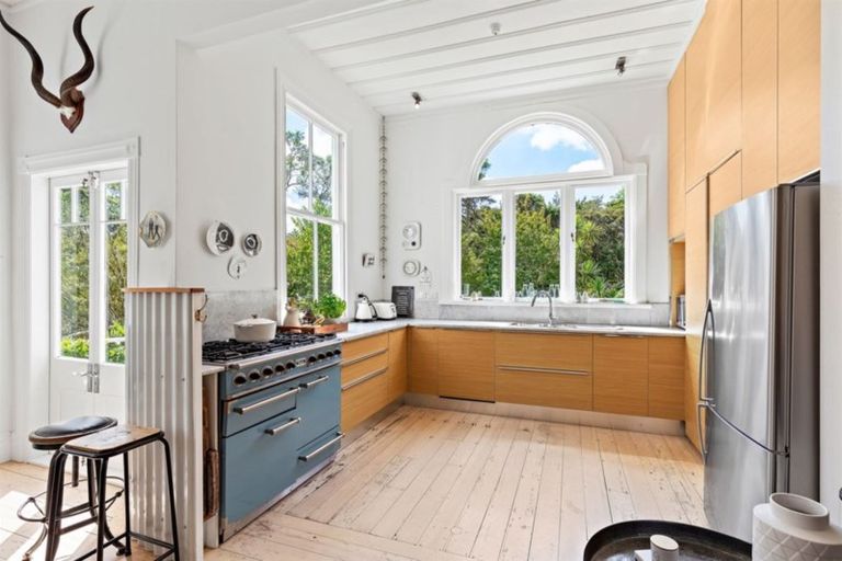 Photo of property in 20 Hebe Place, Birkenhead, Auckland, 0626