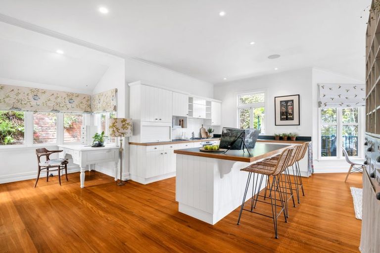 Photo of property in 40 Reserve Terrace, Lyttelton, 8082