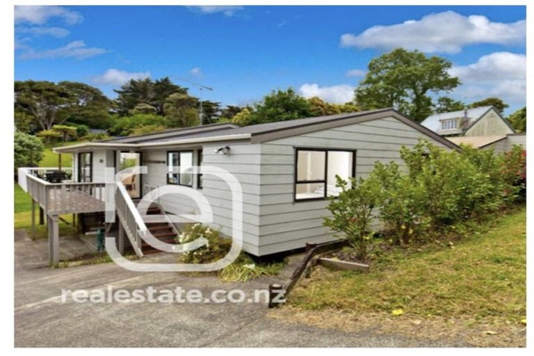 Photo of property in 17 Poplar Road, Stanmore Bay, Whangaparaoa, 0932