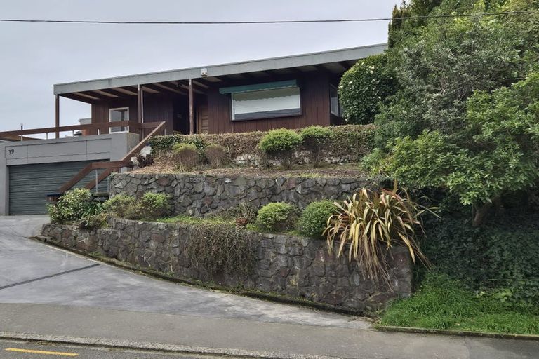Photo of property in 39 Lucknow Terrace, Khandallah, Wellington, 6035