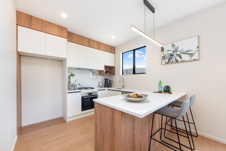 Photo of property in 7a Hewlett Road, Massey, Auckland, 0614