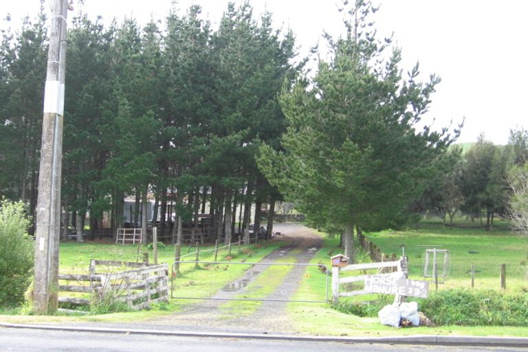 Photo of property in 100 Awaroa Road, Helensville, 0800