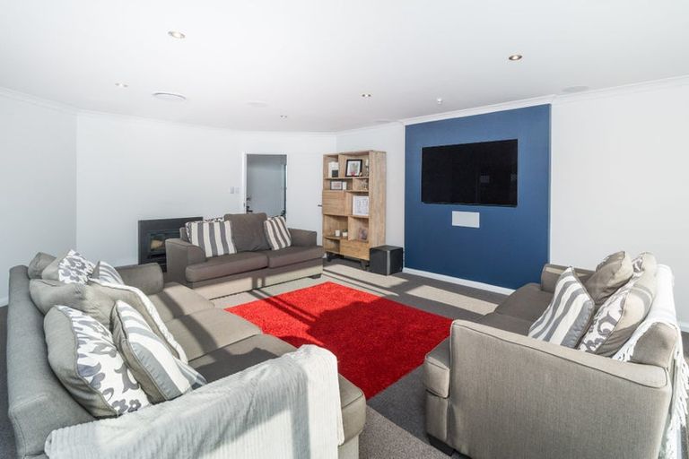 Photo of property in 26 Chestnut Close, Kelvin Grove, Palmerston North, 4414