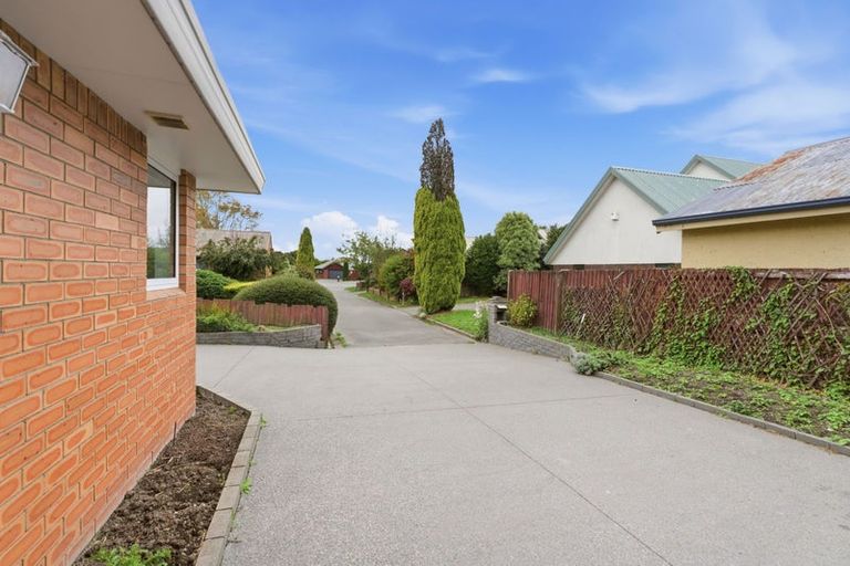 Photo of property in 7 Broadfell Avenue, Avonhead, Christchurch, 8042
