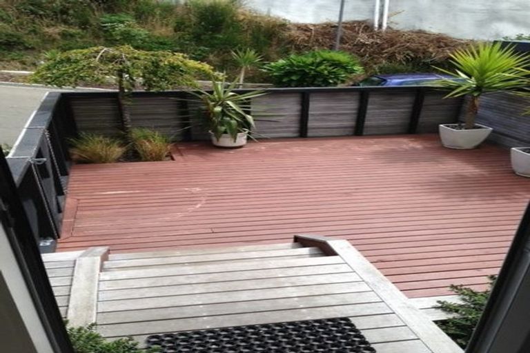 Photo of property in 49 Tiketike Way, Brooklyn, Wellington, 6021