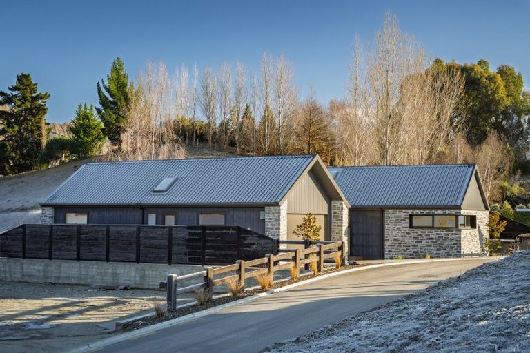 Photo of property in 7 Kamana Rise, Wanaka, 9382