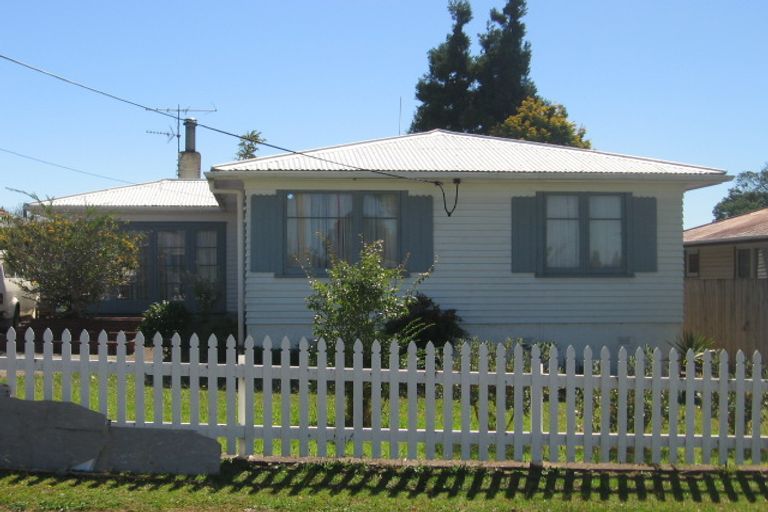 Photo of property in 14 Kuaka Place, New Lynn, Auckland, 0600