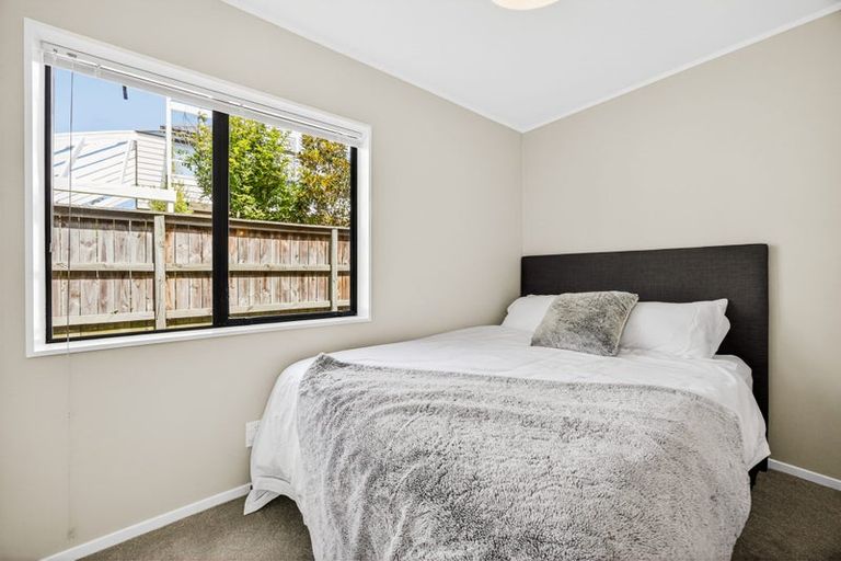 Photo of property in 2/11 Hauraki Road, Hauraki, Auckland, 0622