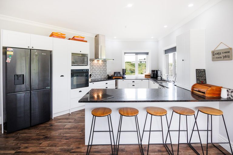 Photo of property in 52 Highland View Drive, Tokomaru, Palmerston North, 4474