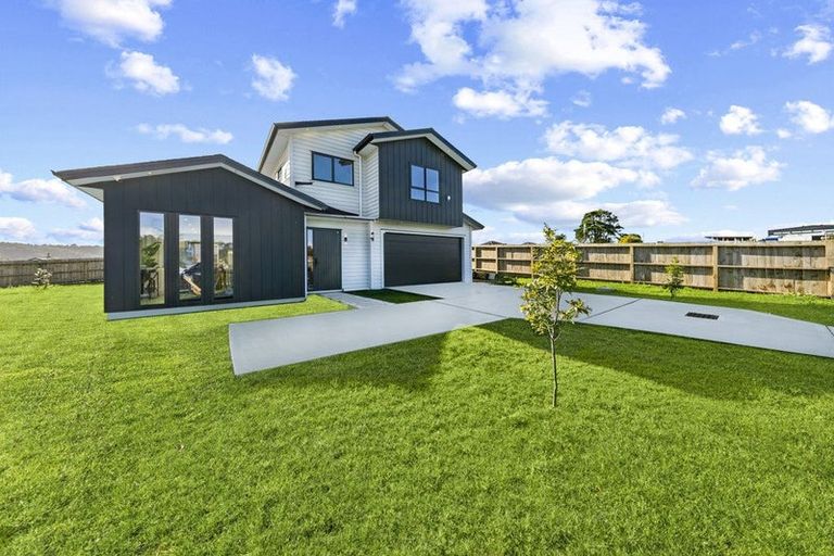 Photo of property in 63 Mcindoe Road, Kumeu, 0810