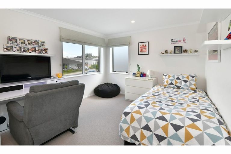 Photo of property in 6 Onekura Street, Red Beach, 0932