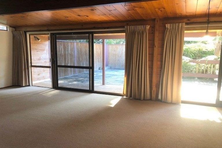 Photo of property in 18 Kawaka Street, Titirangi, Auckland, 0604