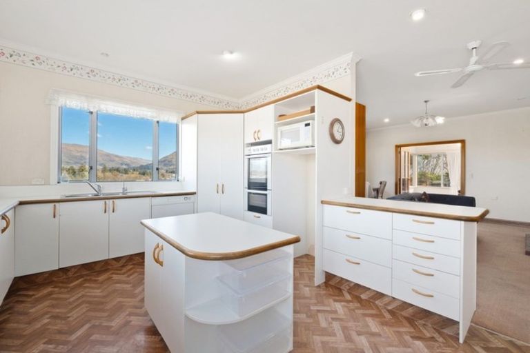 Photo of property in 11 Hillview Place, Wanaka, 9305