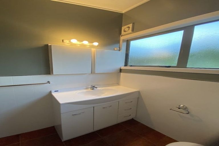Photo of property in 21f7 Collins Avenue, Tawa, Wellington, 5028