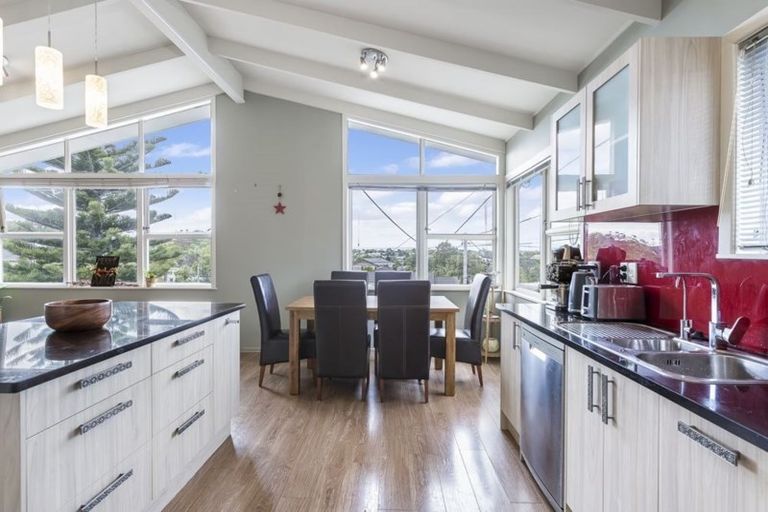 Photo of property in 50 Hogans Road, Glenfield, Auckland, 0629