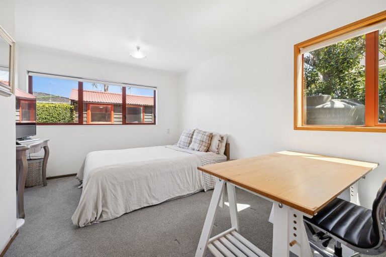 Photo of property in 8a Wicklow Road, Narrow Neck, Auckland, 0622