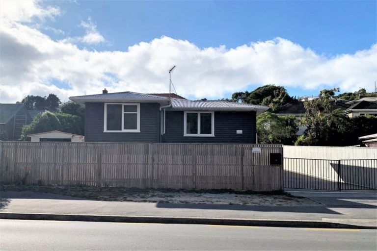 Photo of property in 118b Newlands Road, Newlands, Wellington, 6037