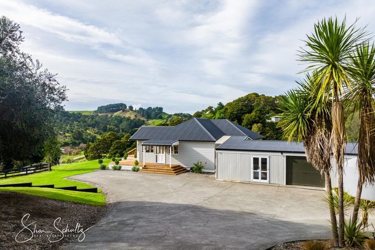 Photo of property in 17 Hook Road, Paparoa, 0571