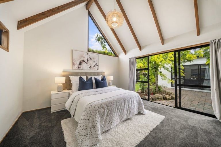 Photo of property in 91 Manhattan Heights, Glendene, Auckland, 0602