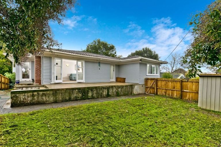 Photo of property in 123 Millbrook Road, Sunnyvale, Auckland, 0612