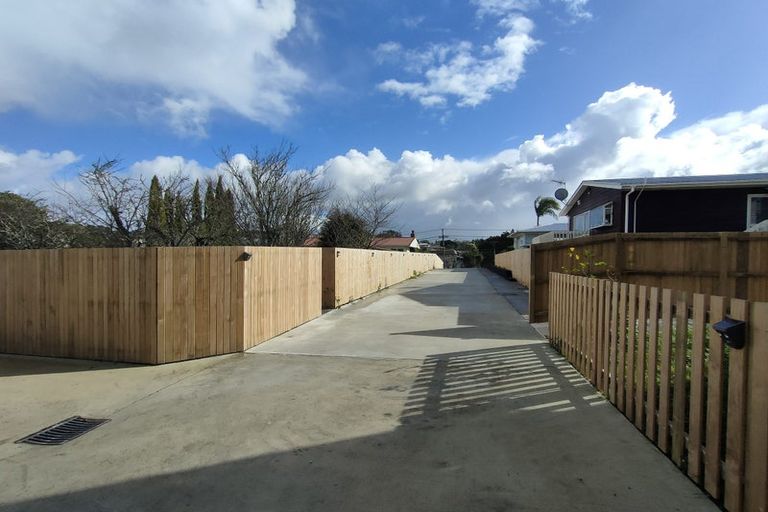 Photo of property in 1/65 Hogans Road, Glenfield, Auckland, 0629