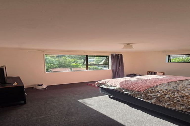 Photo of property in 6 Ruth Grove, Karori, Wellington, 6012