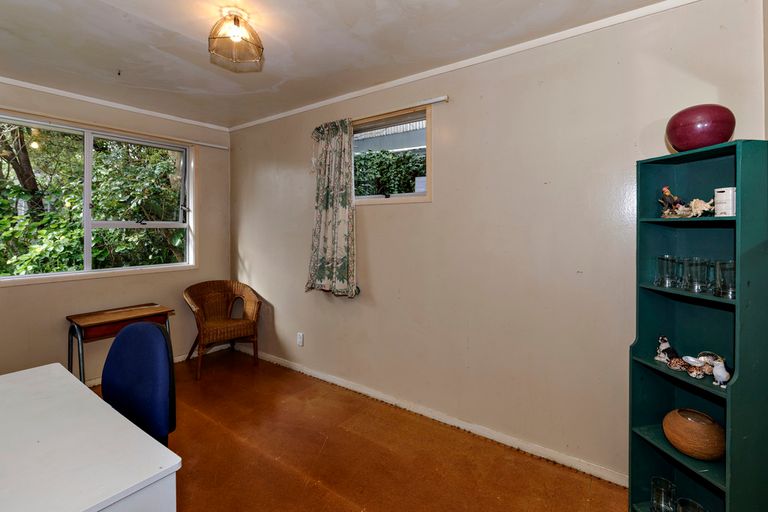 Photo of property in 34 Onedin Place, Titirangi, Auckland, 0604