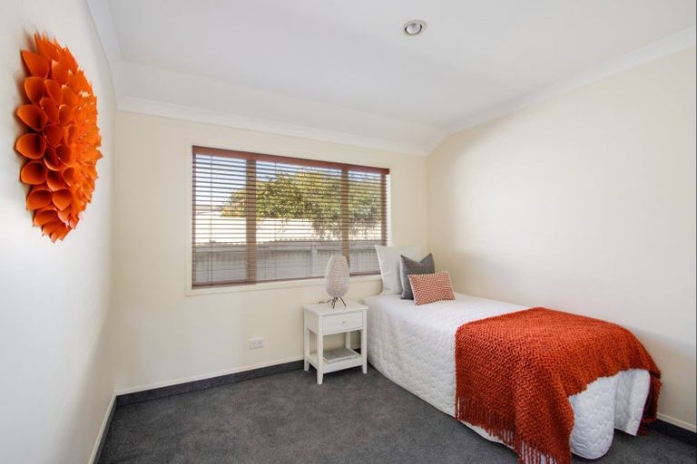 Photo of property in 52 Neeve Road, Taradale, Napier, 4112