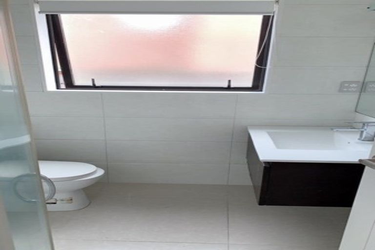 Photo of property in 2 Castlederg Drive, Flat Bush, Auckland, 2019